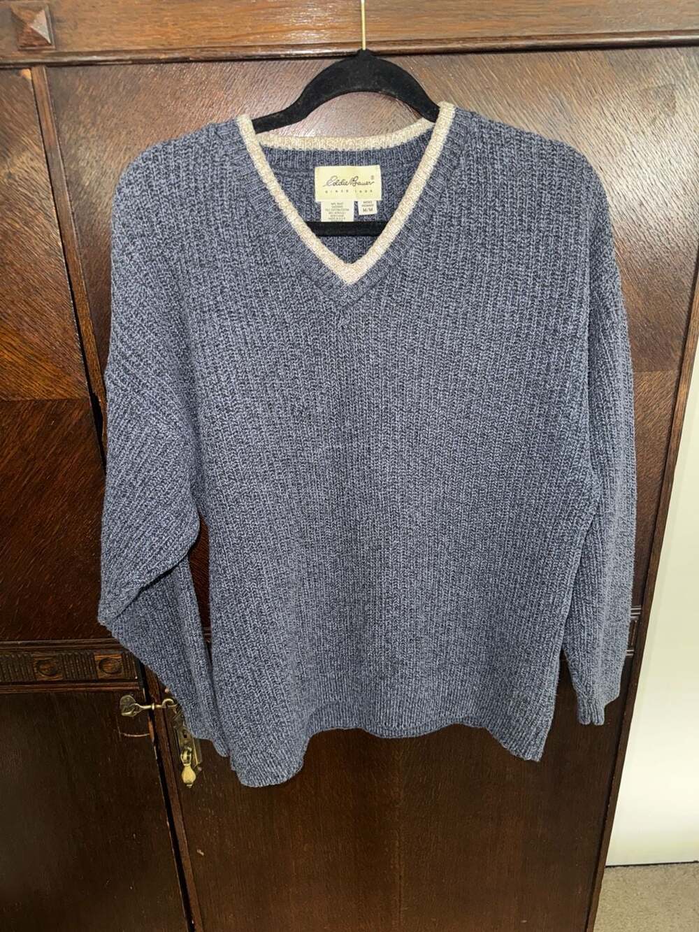 Vintage Eddie Bauer Men's Sweater Size Medium Wool V-Neck Navy Blue Soft Warm
